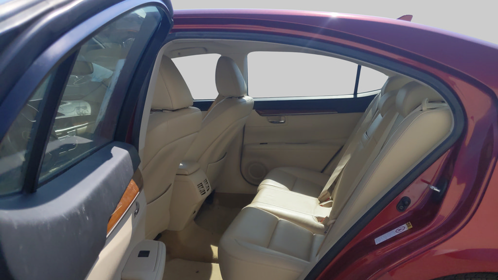 Used 2013 Lexus ES 300h w/ Luxury Pkg FWD image 30
