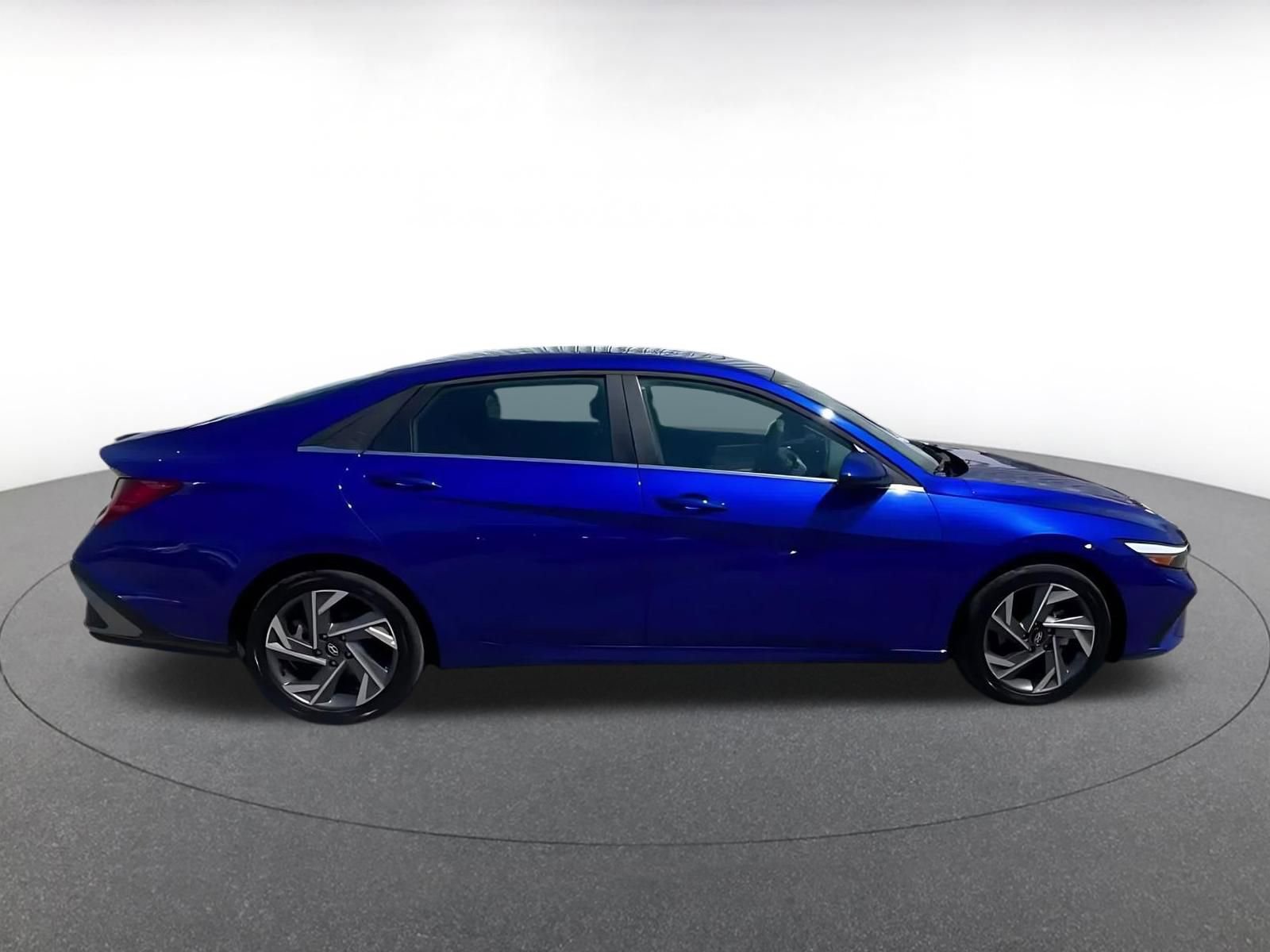 Used 2025 Hyundai Elantra SEL image 16