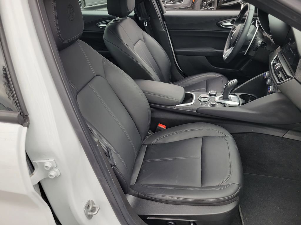 Used 2024 Alfa Romeo Giulia Sprint image 18