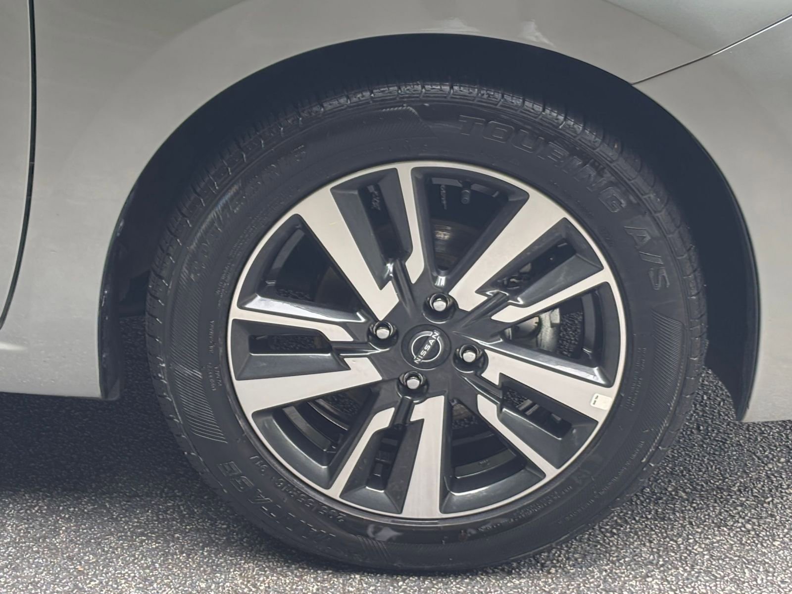 Used 2025 Nissan Versa SV FWD image 30