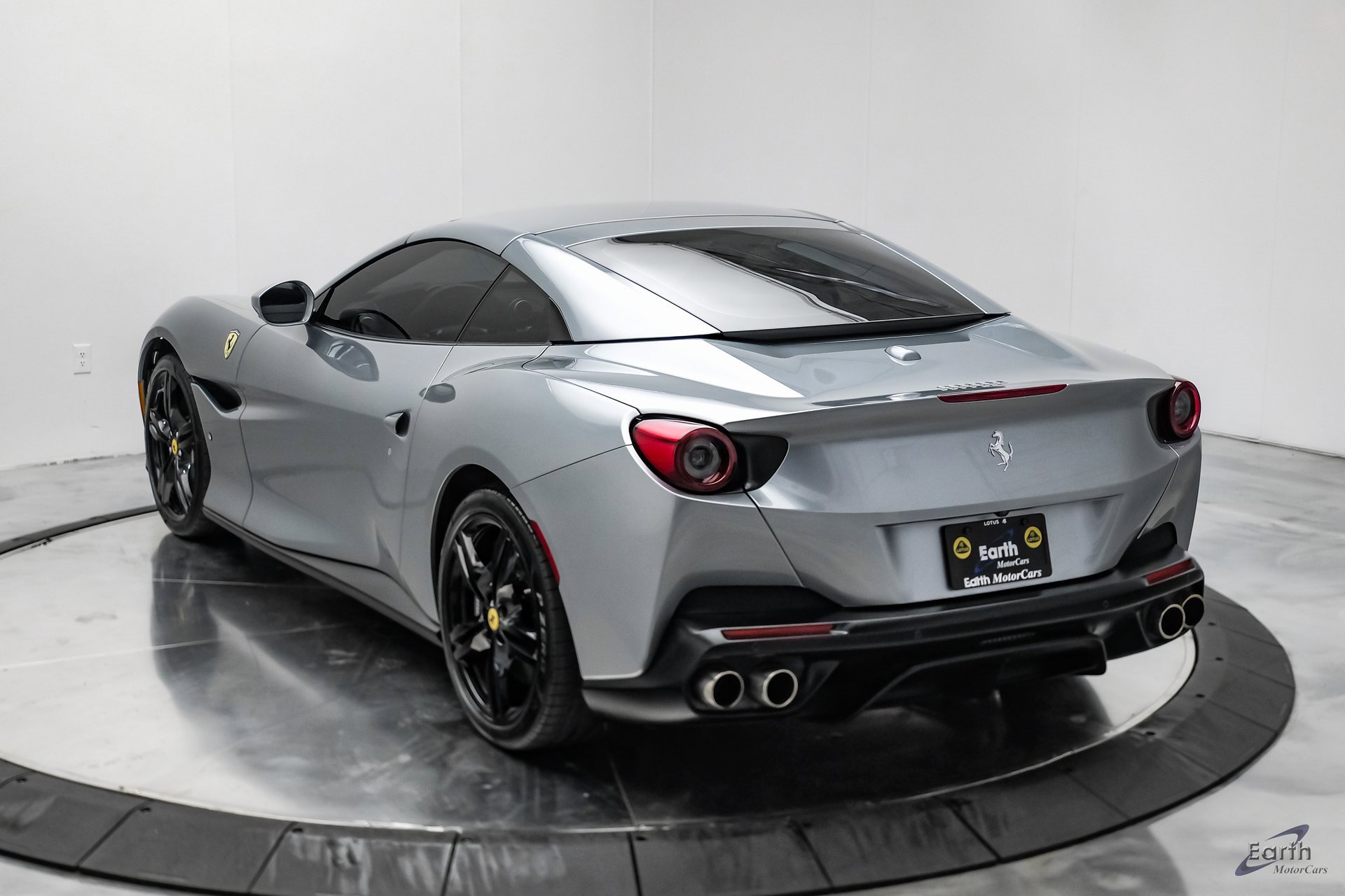 Used 2019 Ferrari Portofino image 12