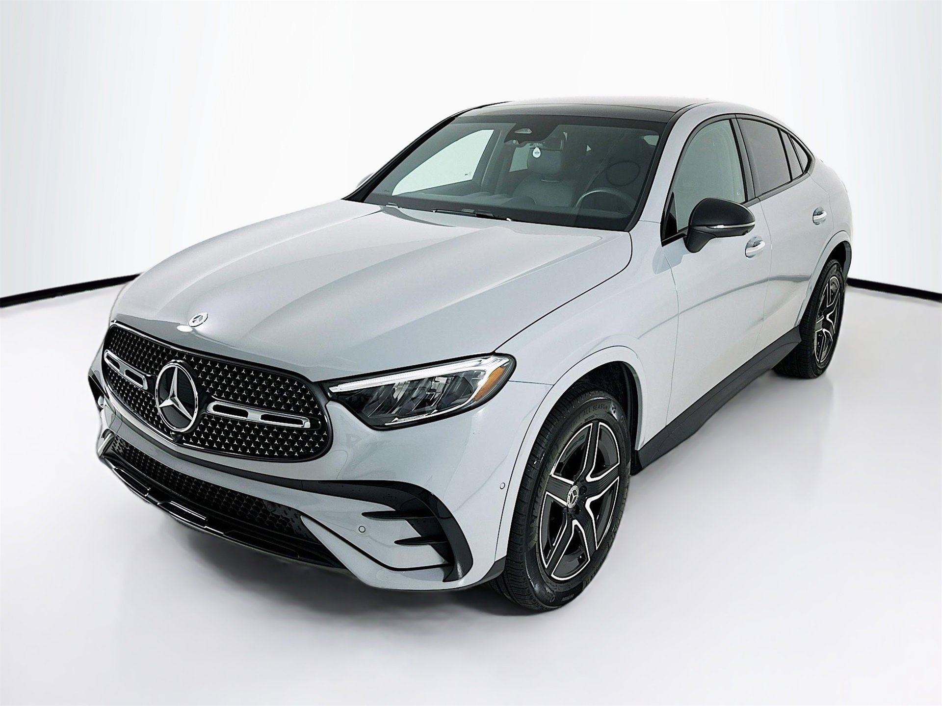 Used 2025 Mercedes-Benz GLC 300 4MATIC image 3