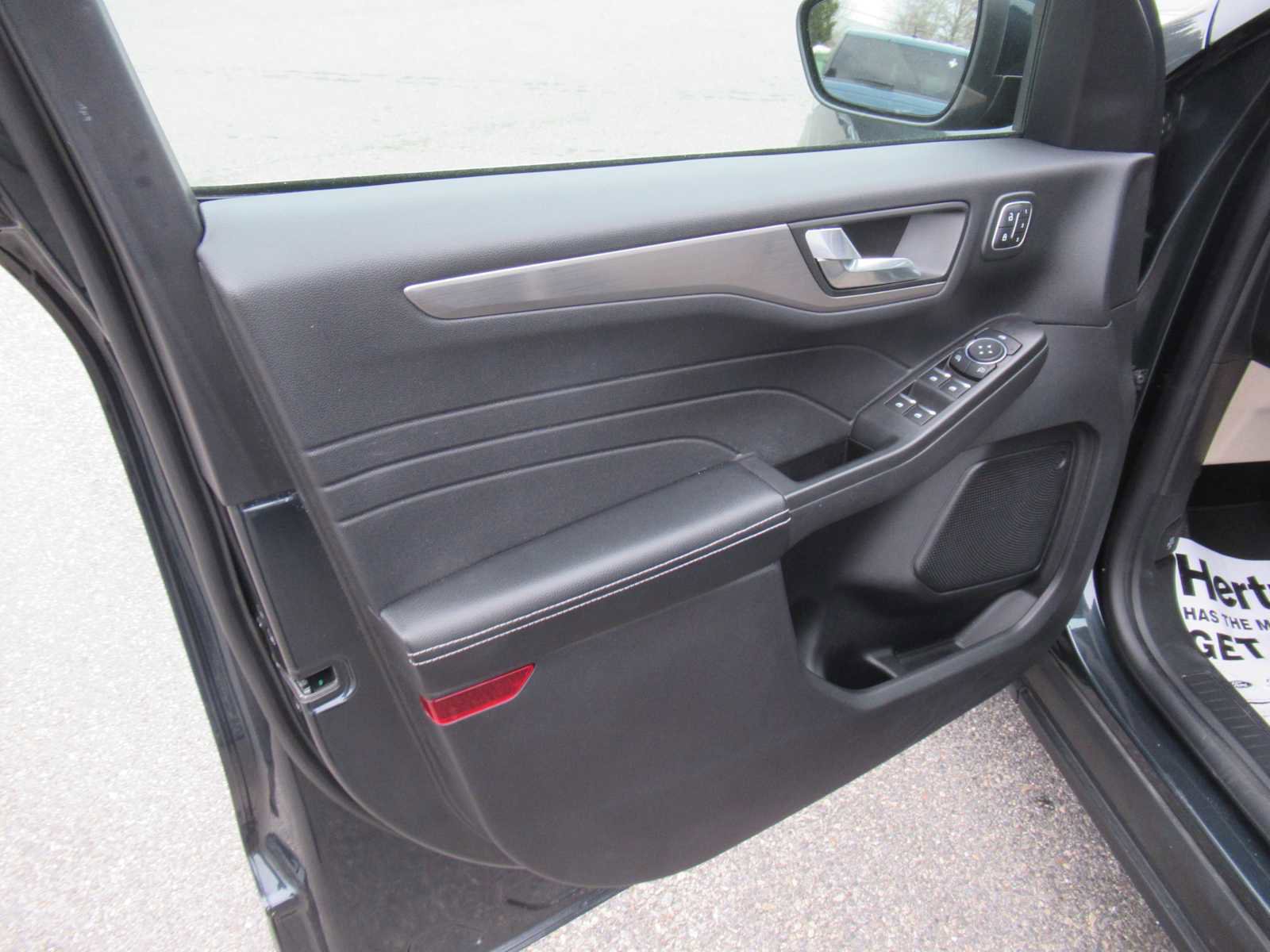 Used 2022 Ford Escape Titanium image 14