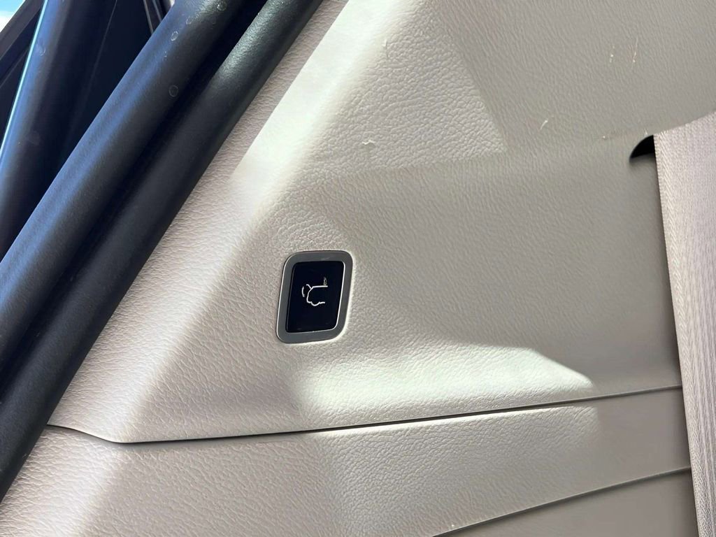 Used 2022 Chrysler Pacifica Touring-L FWD image 22