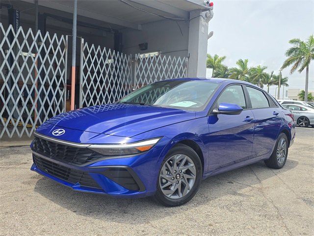 Used 2024 Hyundai Elantra Blue image 29
