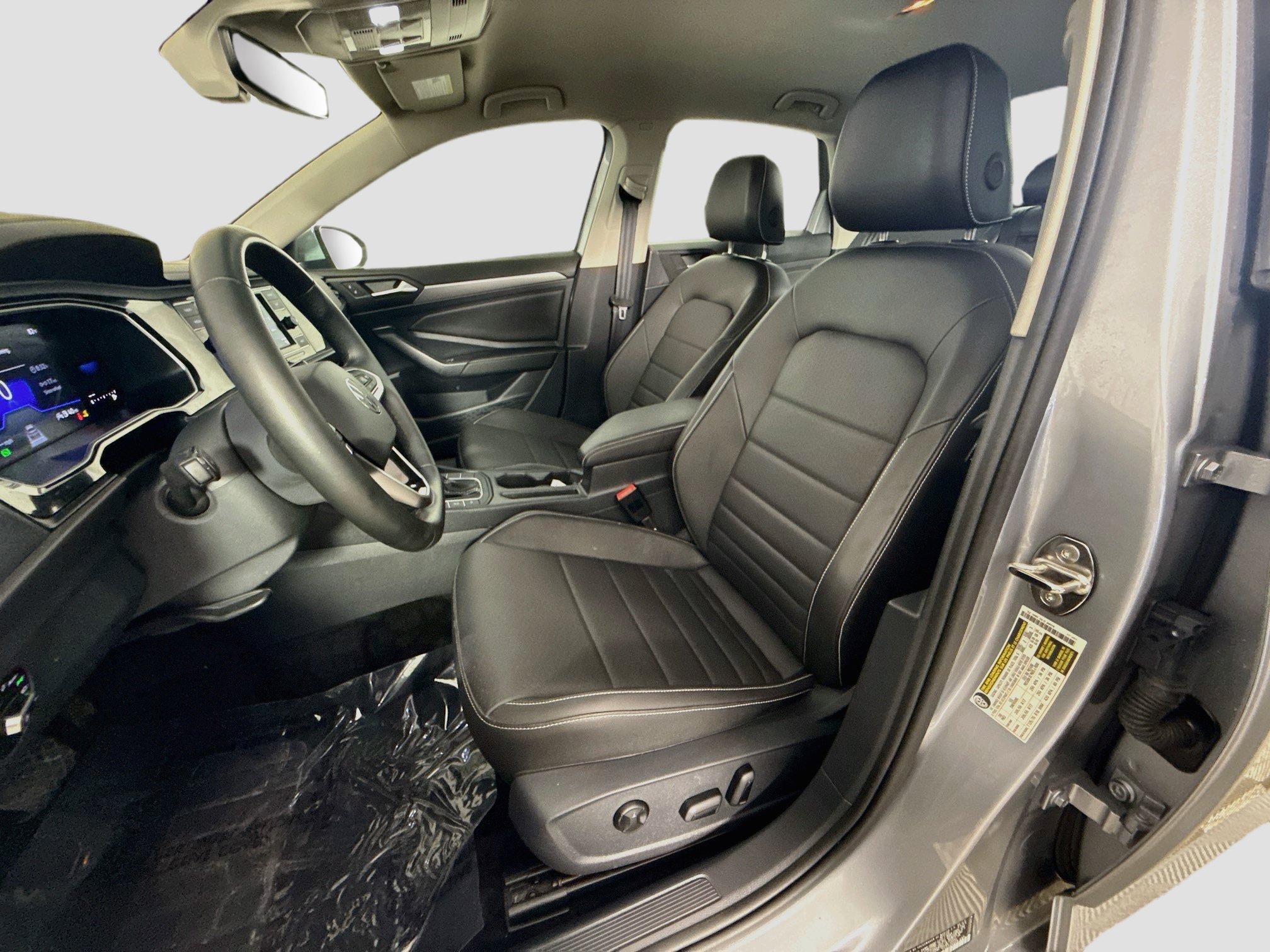 Used 2024 Volkswagen Jetta SE FWD image 22