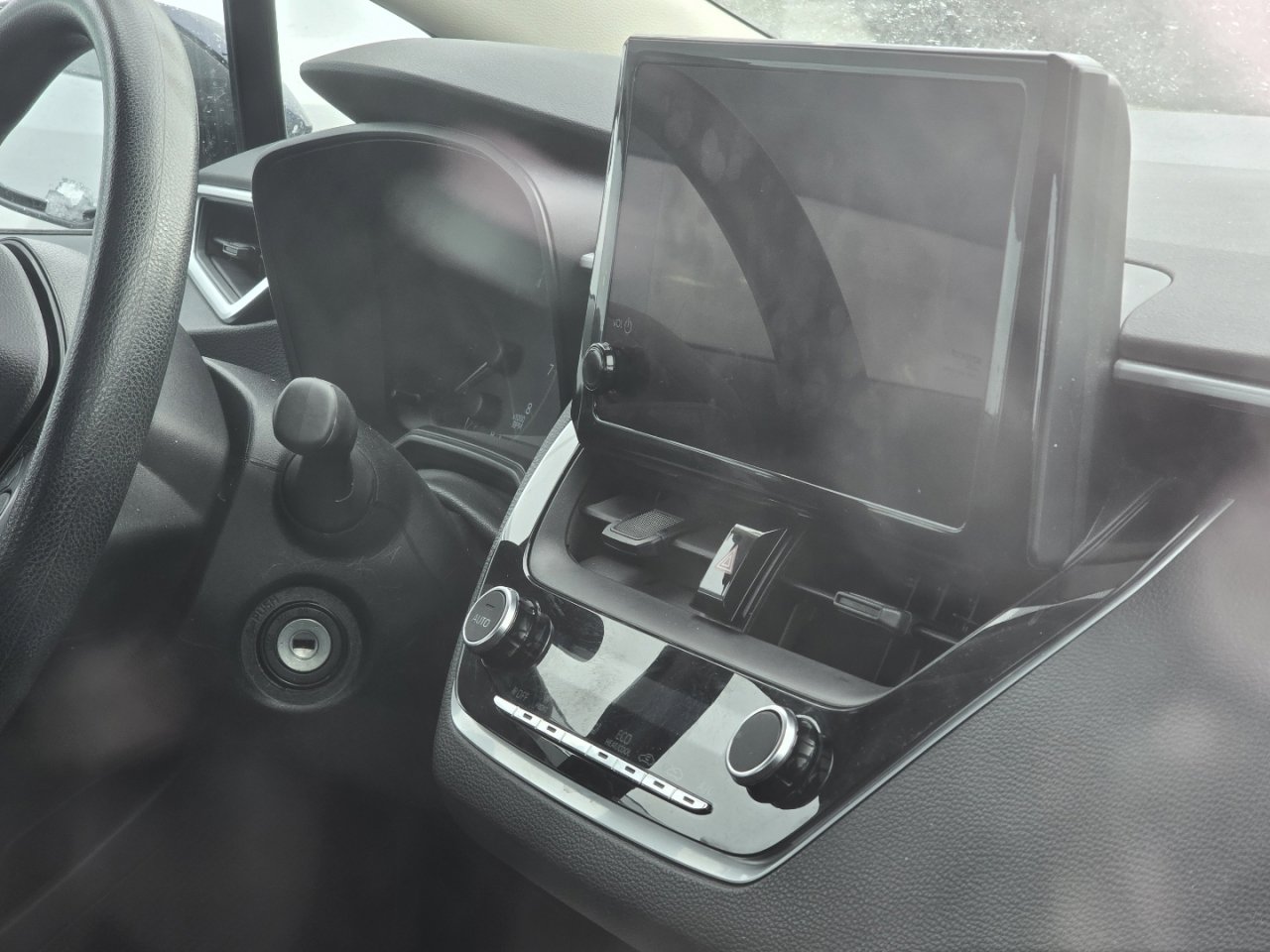 Used 2024 Toyota Corolla LE image 15