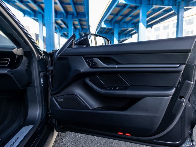 Used 2025 Porsche Cayenne S image 35