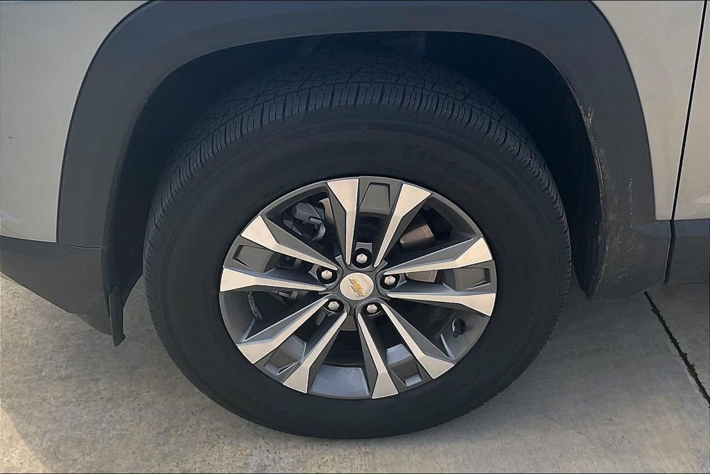 Used 2026 Chevrolet Equinox LT FWD image 6