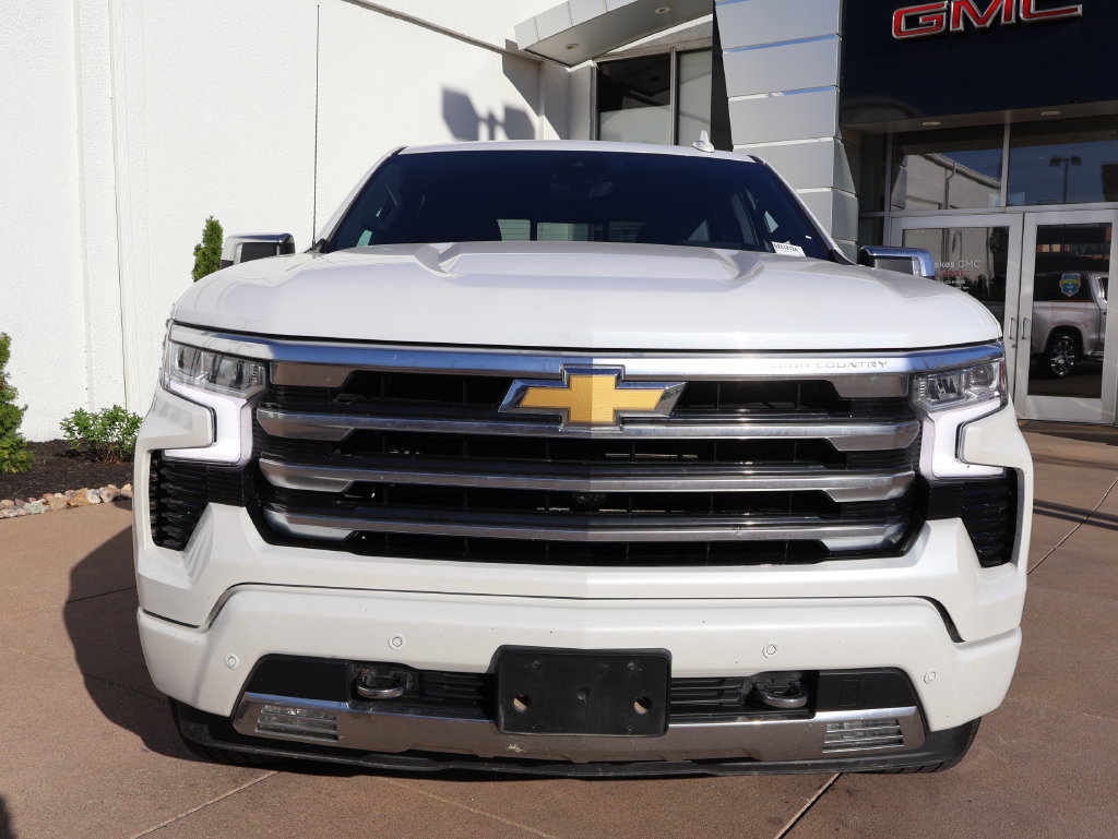 Used 2024 Chevrolet Silverado 1500 High Country w/ High Country Premium Package AWD/4WD image 2