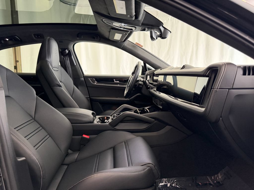 Certified 2025 Porsche Cayenne Turbo AWD/4WD image 16