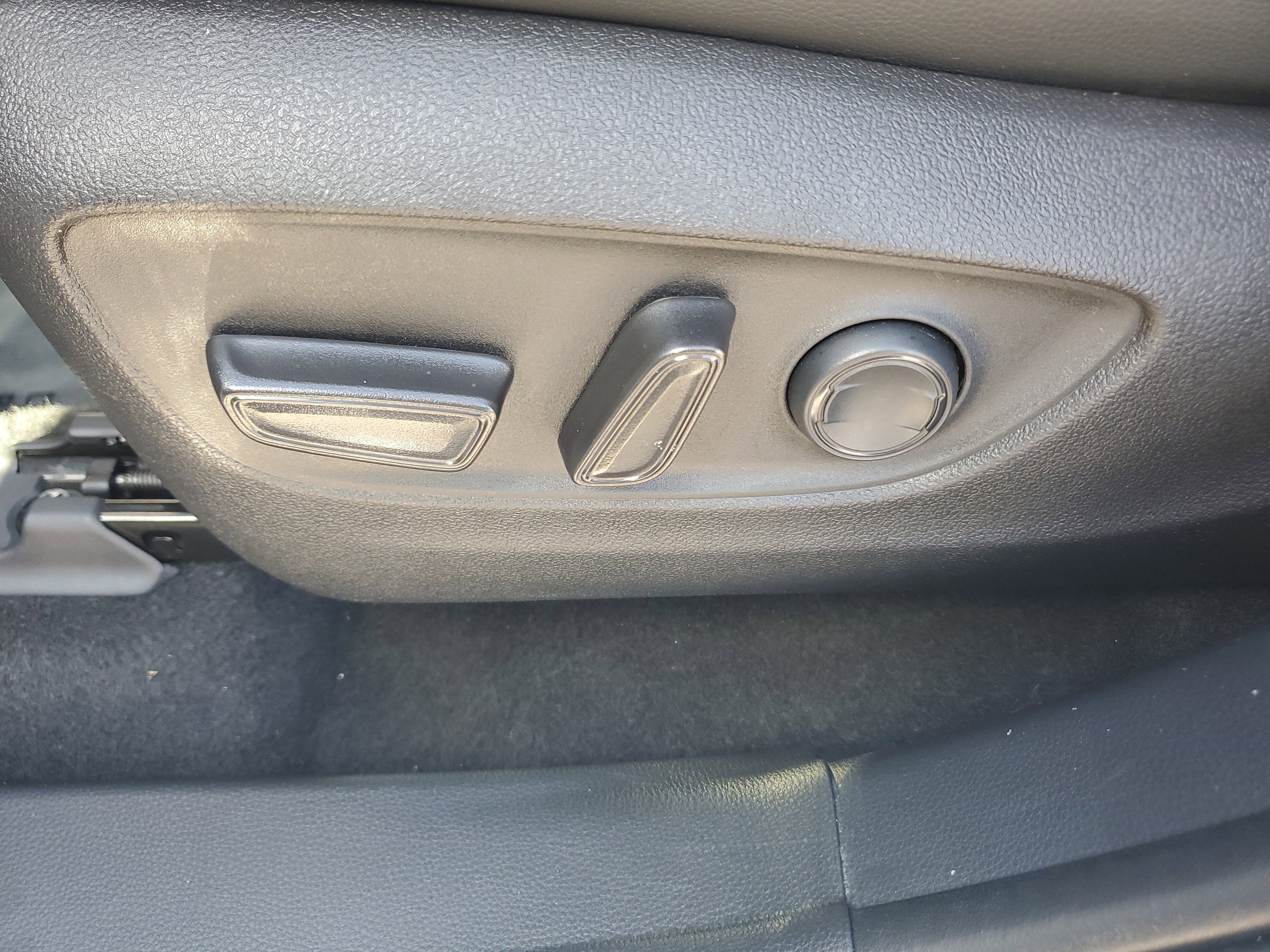 Used 2023 Toyota Highlander XSE image 12