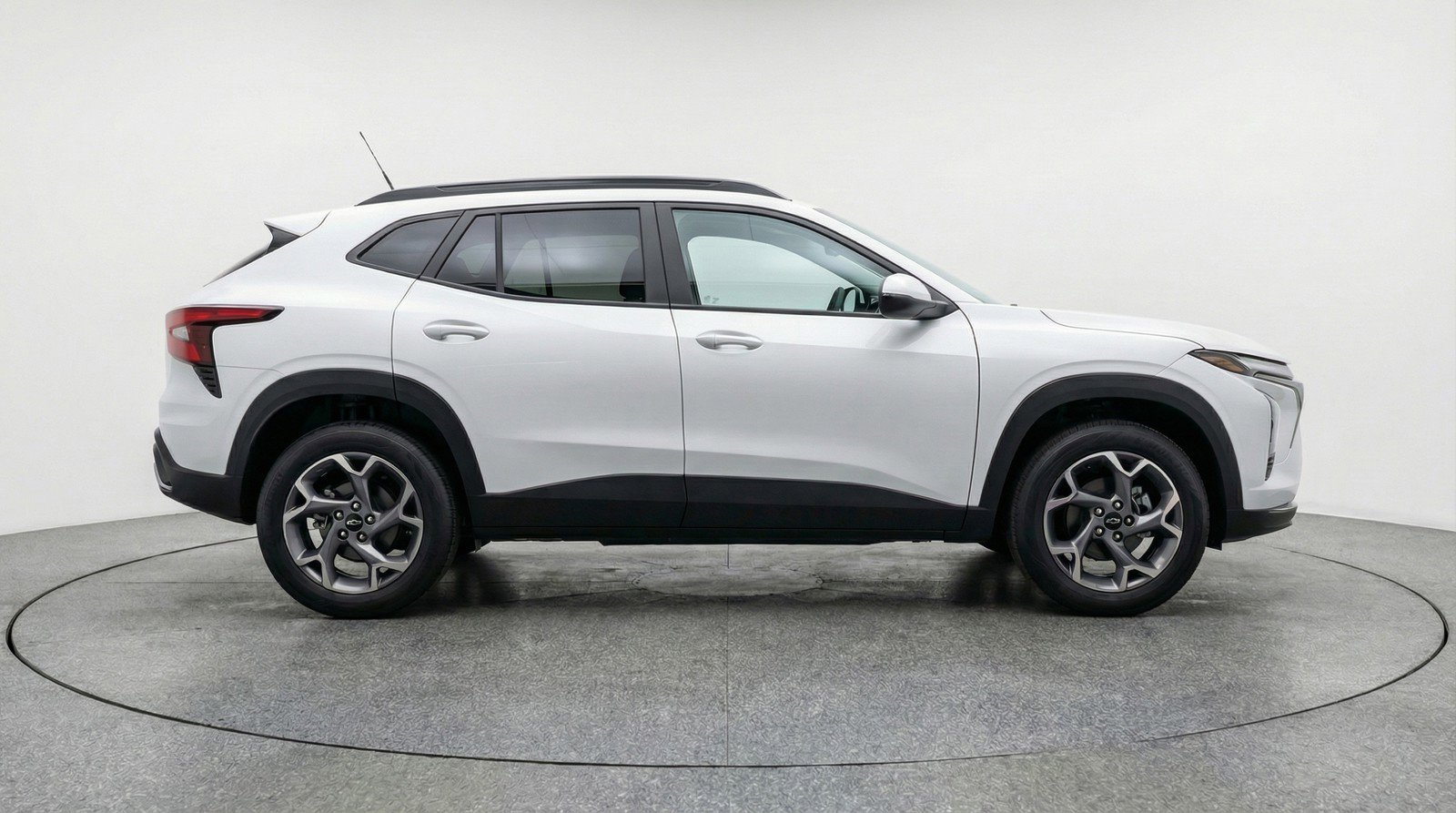 Used 2025 Chevrolet Trax LT image 11