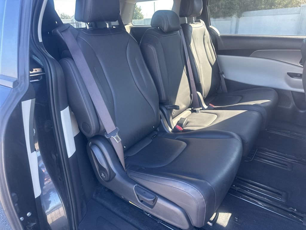 Used 2024 Kia Carnival LX image 18