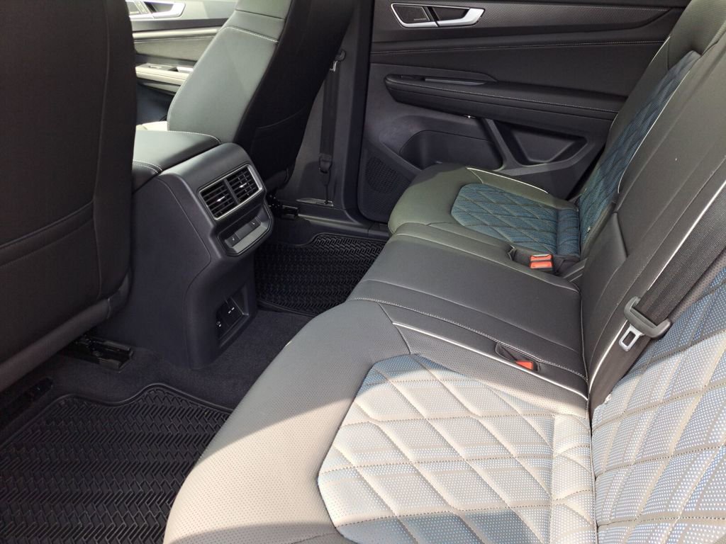 New 2026 Volkswagen Atlas Cross Sport SEL Premium R-Line image 19