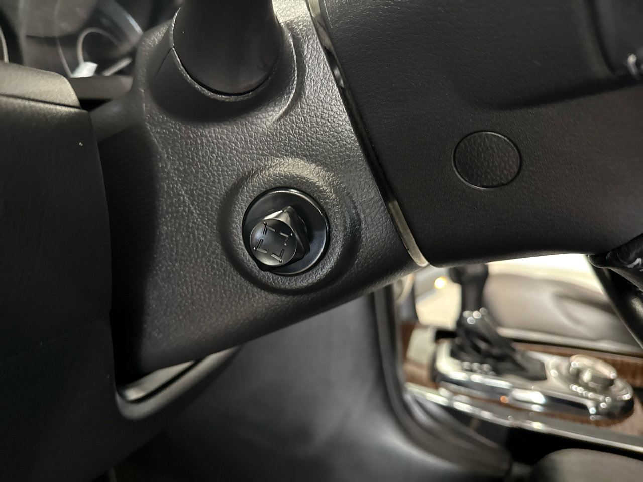 Used 2020 Nissan Armada SL image 12