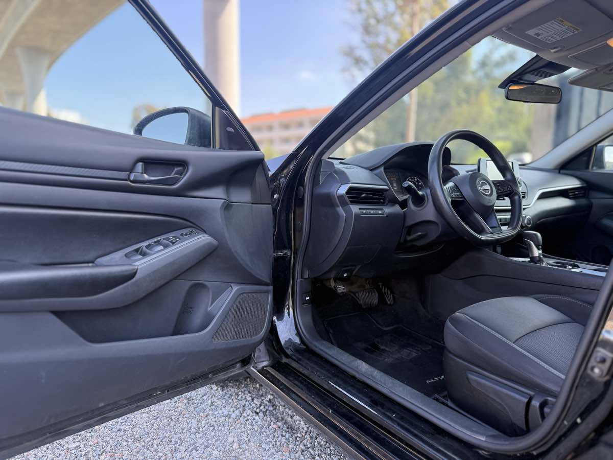 Used 2024 Nissan Altima 2.5 S image 11