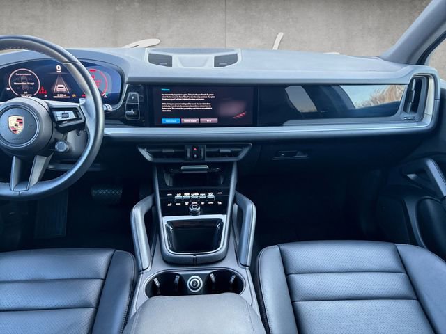 Used 2024 Porsche Cayenne AWD/4WD image 3