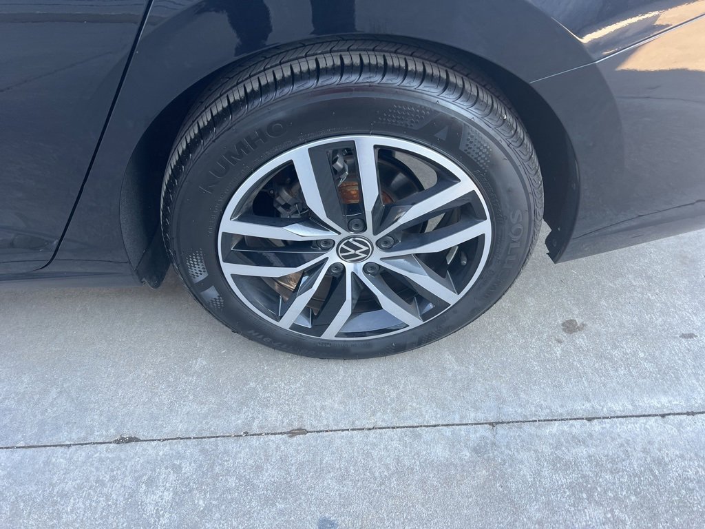 Used 2025 Volkswagen Jetta SE image 9