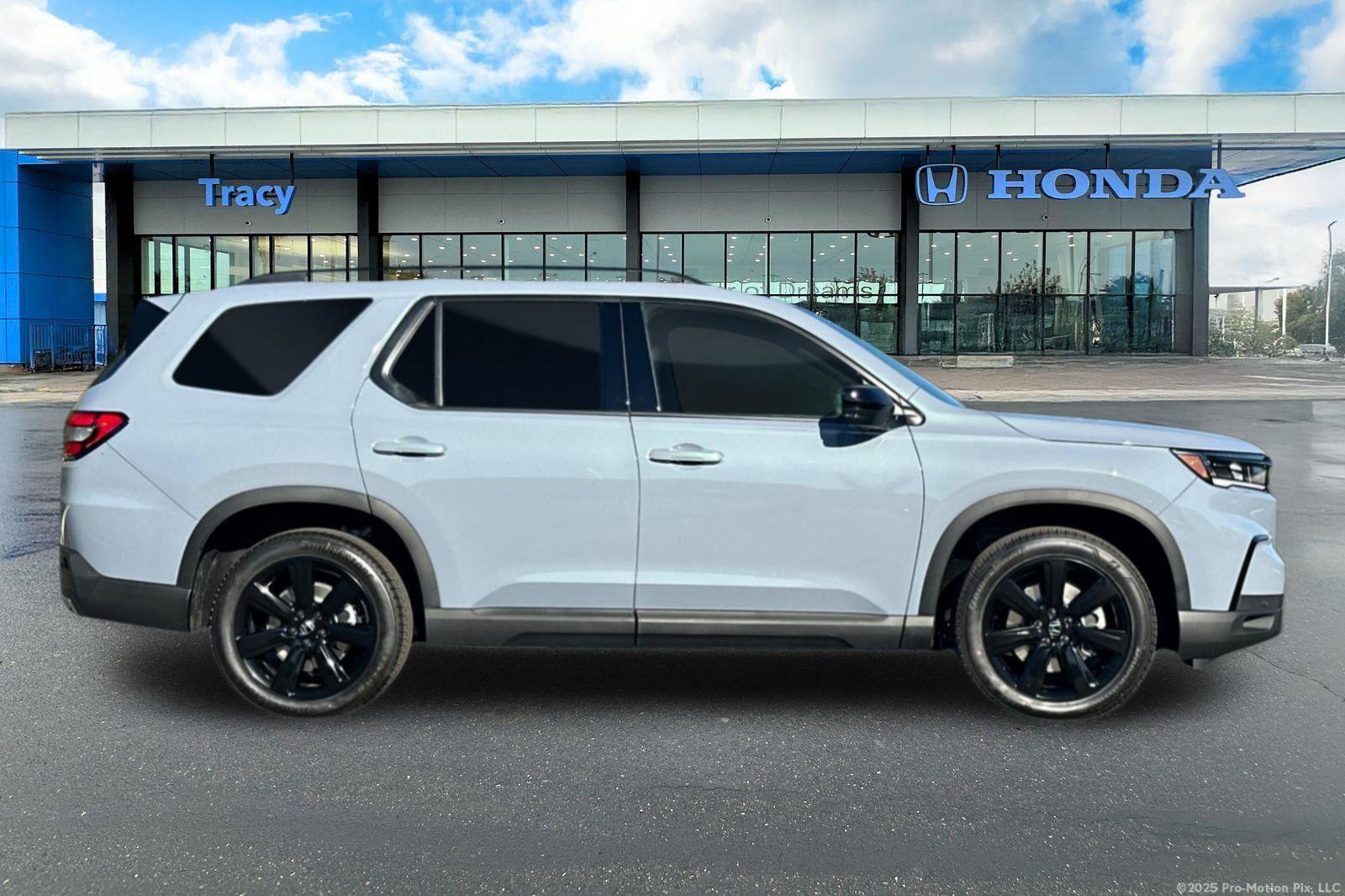 New 2025 Honda Pilot Black Edition image 3