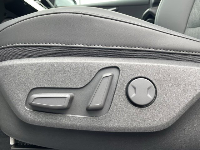 New 2025 Kia Niro EX Touring image 11