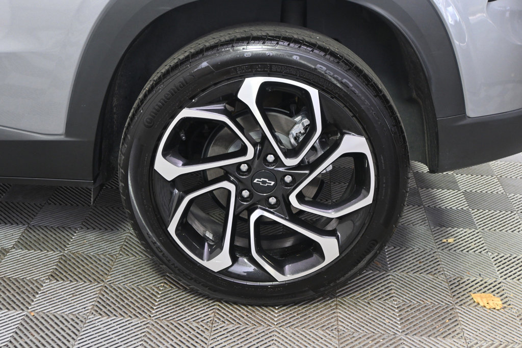 Used 2024 Chevrolet Trax RS w/ Sunroof Package FWD image 20