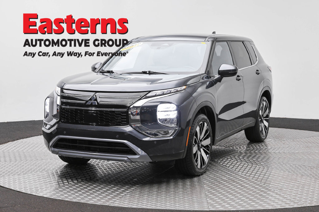 Used 2025 Mitsubishi Outlander SE FWD image 1