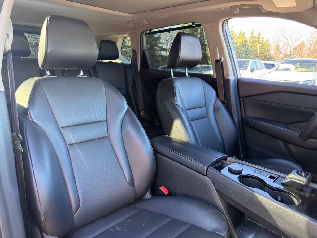 Used 2023 Nissan Rogue SV w/ SV Premium Package image 30