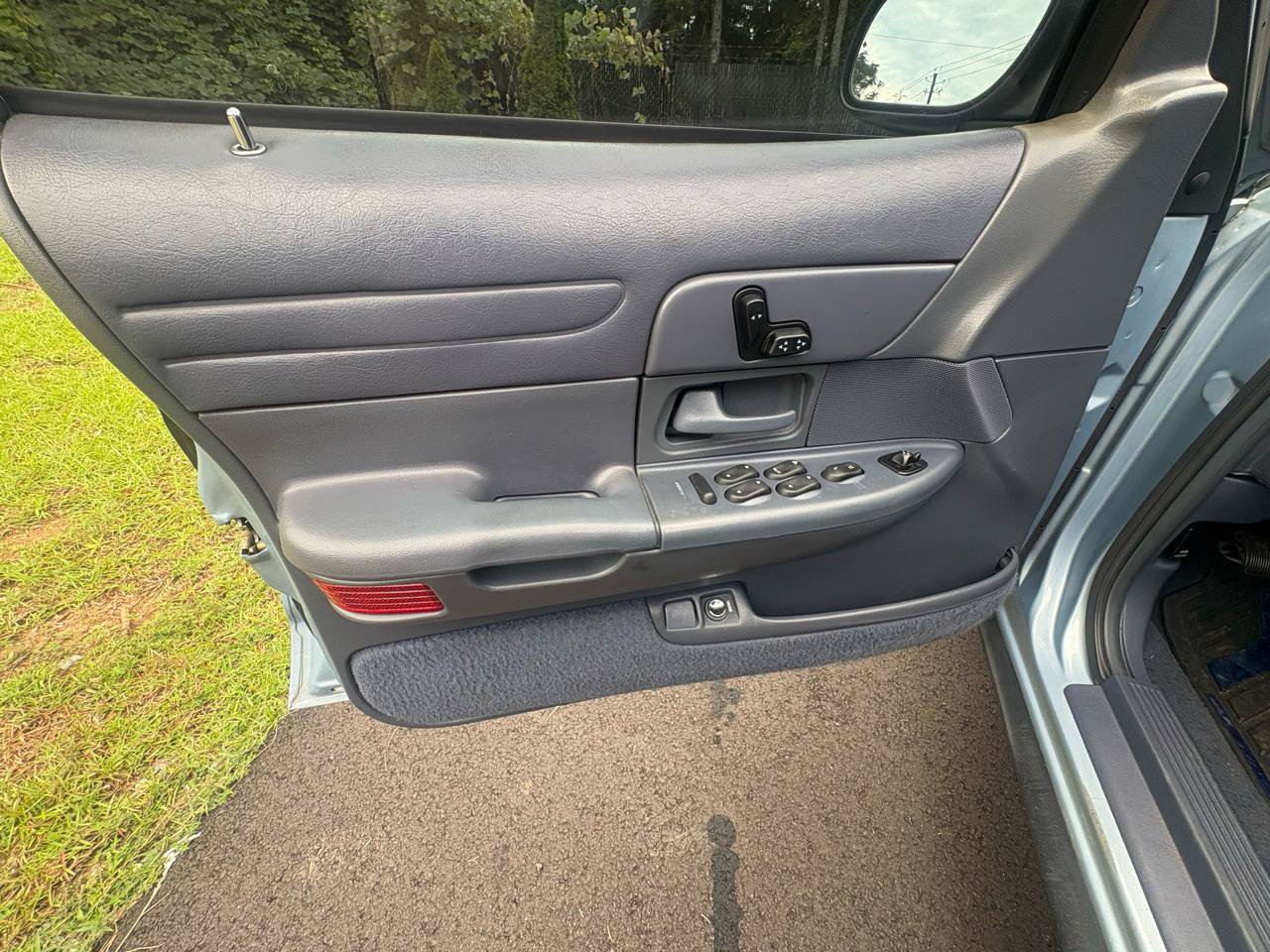 Used 1999 Ford Crown Victoria LX RWD image 9