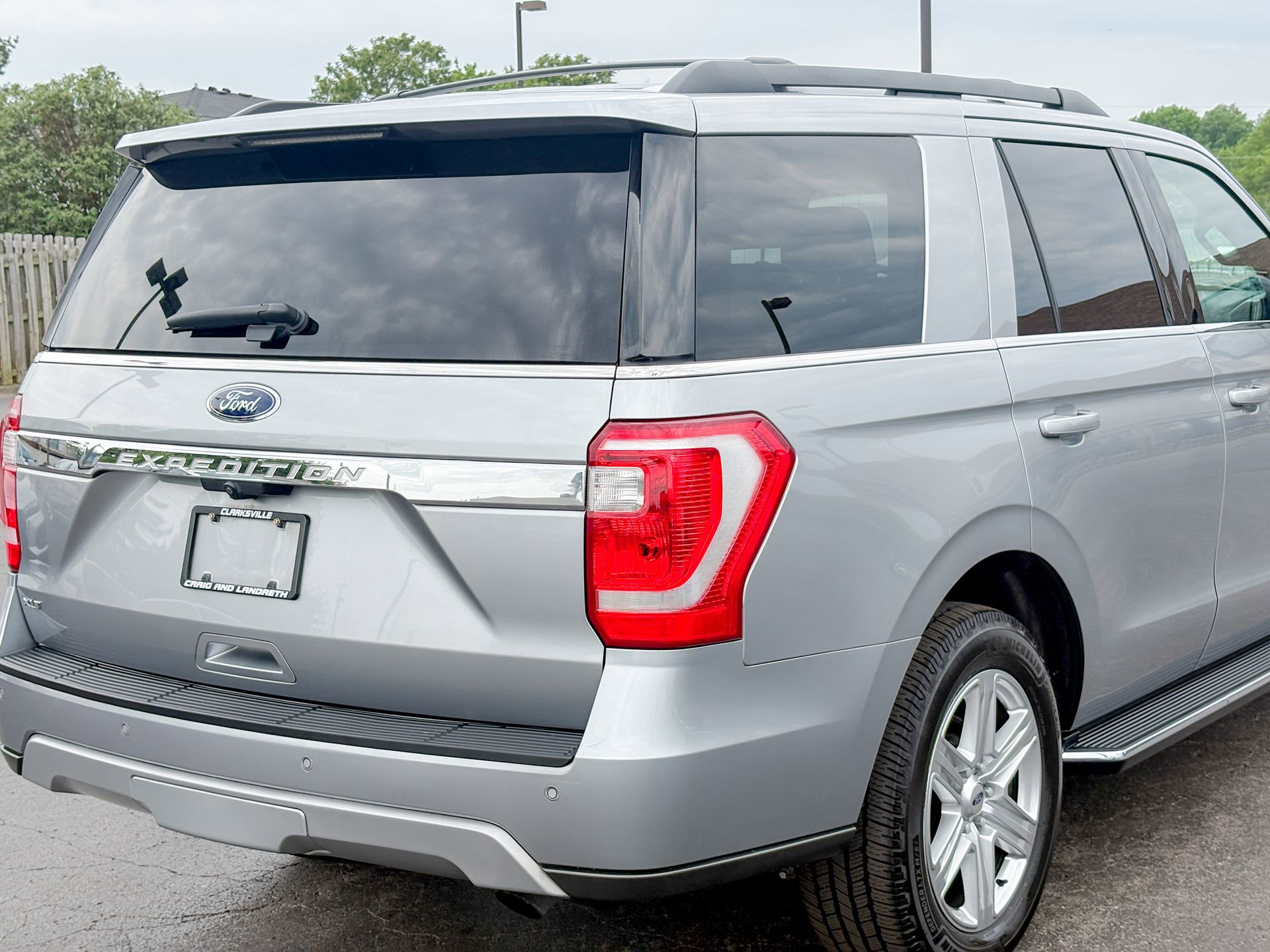Used 2020 Ford Expedition XLT w/ Equipment Group 202A AWD/4WD image 17
