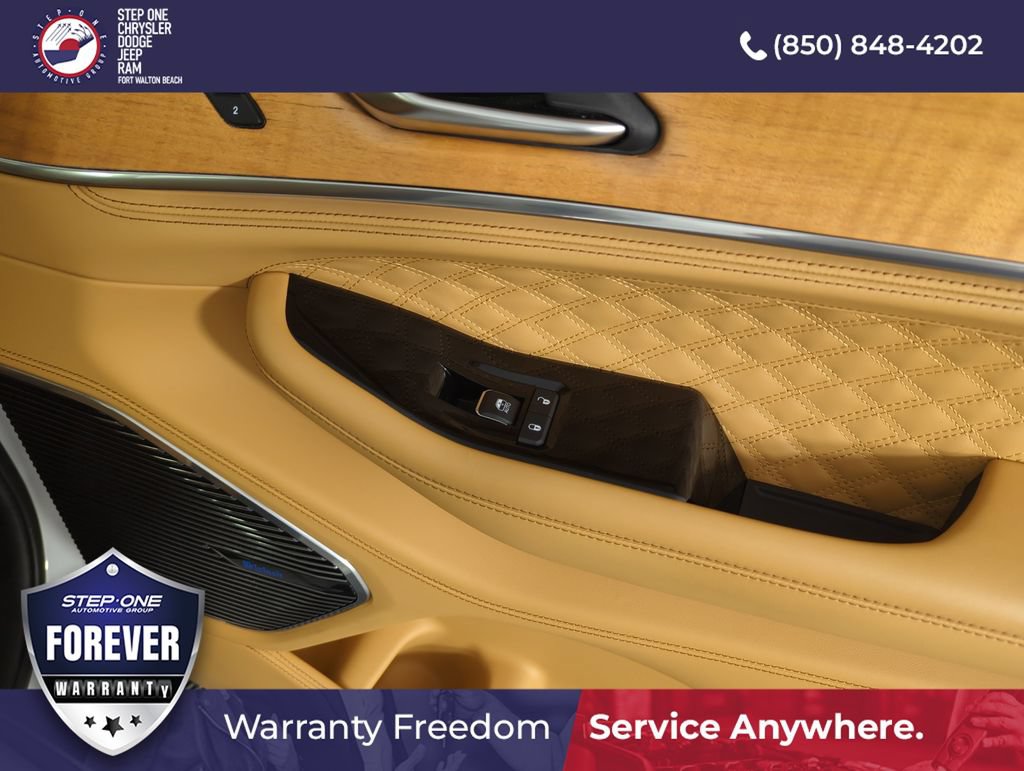 Used 2023 Jeep Grand Cherokee Summit AWD/4WD image 36