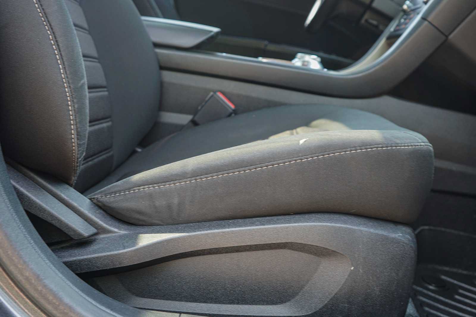 Used 2020 Ford Fusion SE FWD image 26