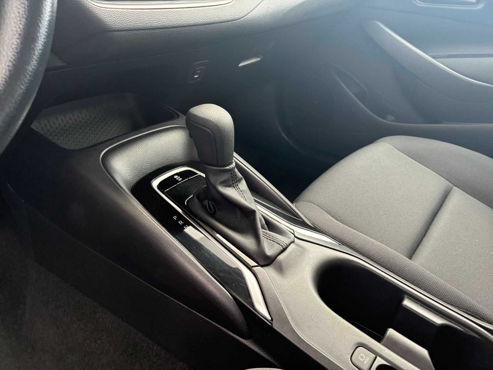 Used 2025 Toyota Corolla LE FWD image 39