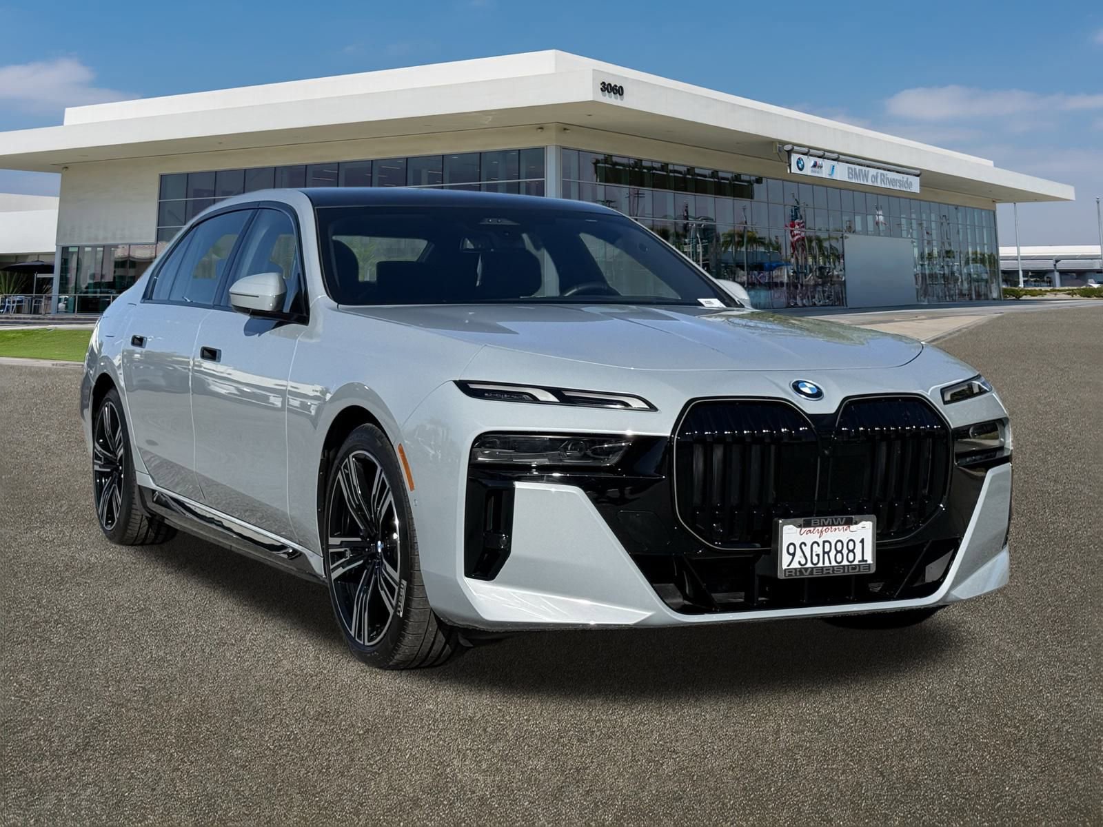 Used 2025 BMW i7 eDrive50 w/ M Sport Package image 2