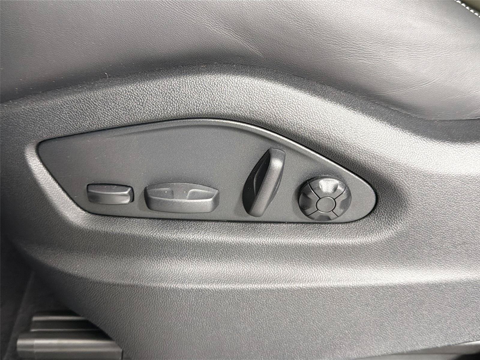 Certified 2026 Porsche Cayenne AWD/4WD image 31