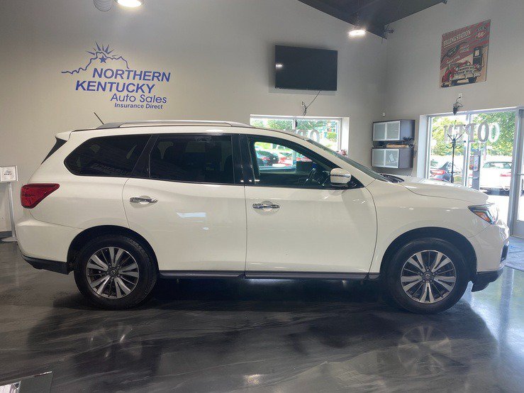 Used 2017 Nissan Pathfinder SV AWD/4WD image 4