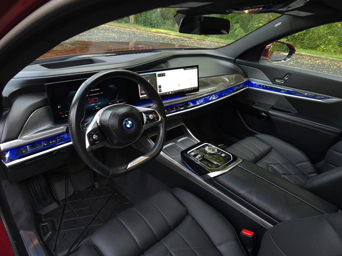 Used 2024 BMW i7 xDrive60 AWD/4WD image 2