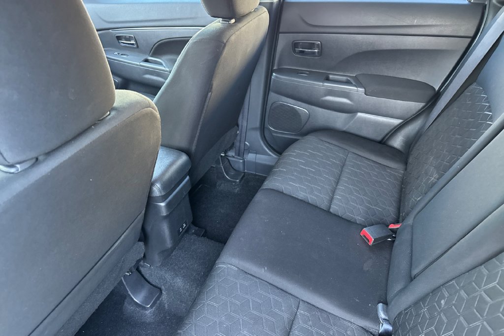 Used 2025 Mitsubishi Outlander Sport LE AWD/4WD image 17