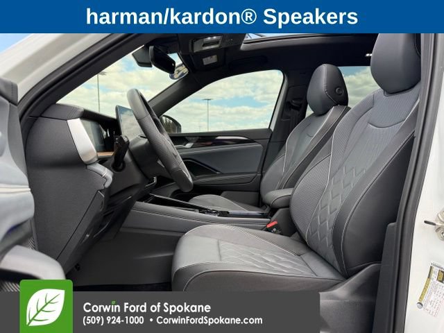 Used 2025 Volkswagen Tiguan SEL R-Line AWD/4WD image 2