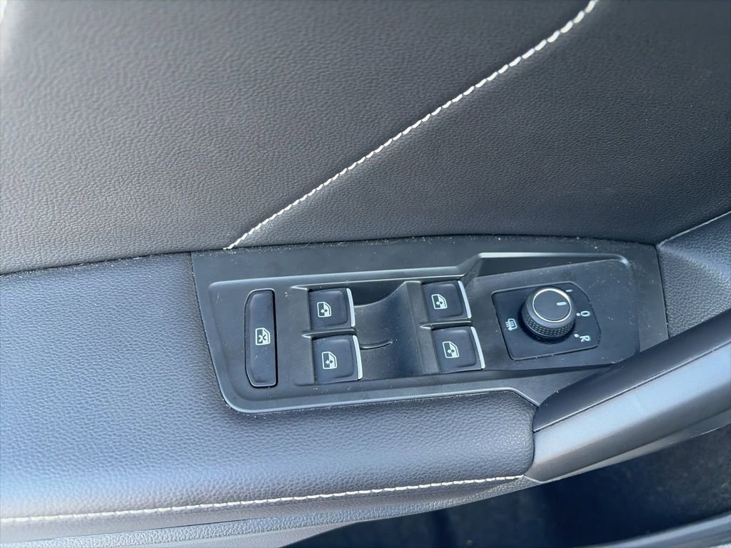 Used 2024 Volkswagen Tiguan SE R-Line AWD/4WD image 18