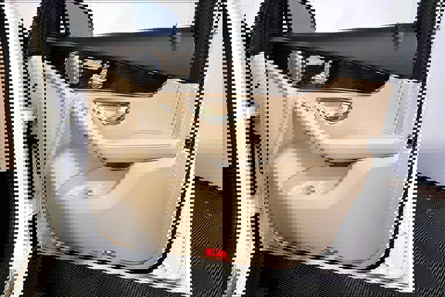 Used 2017 Mercedes-Benz GLC 300 4MATIC image 23