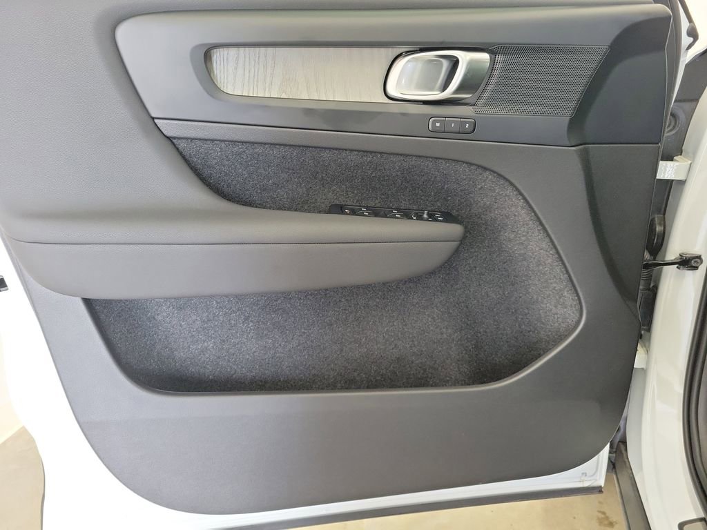 New 2026 Volvo XC40 B4 Core image 21