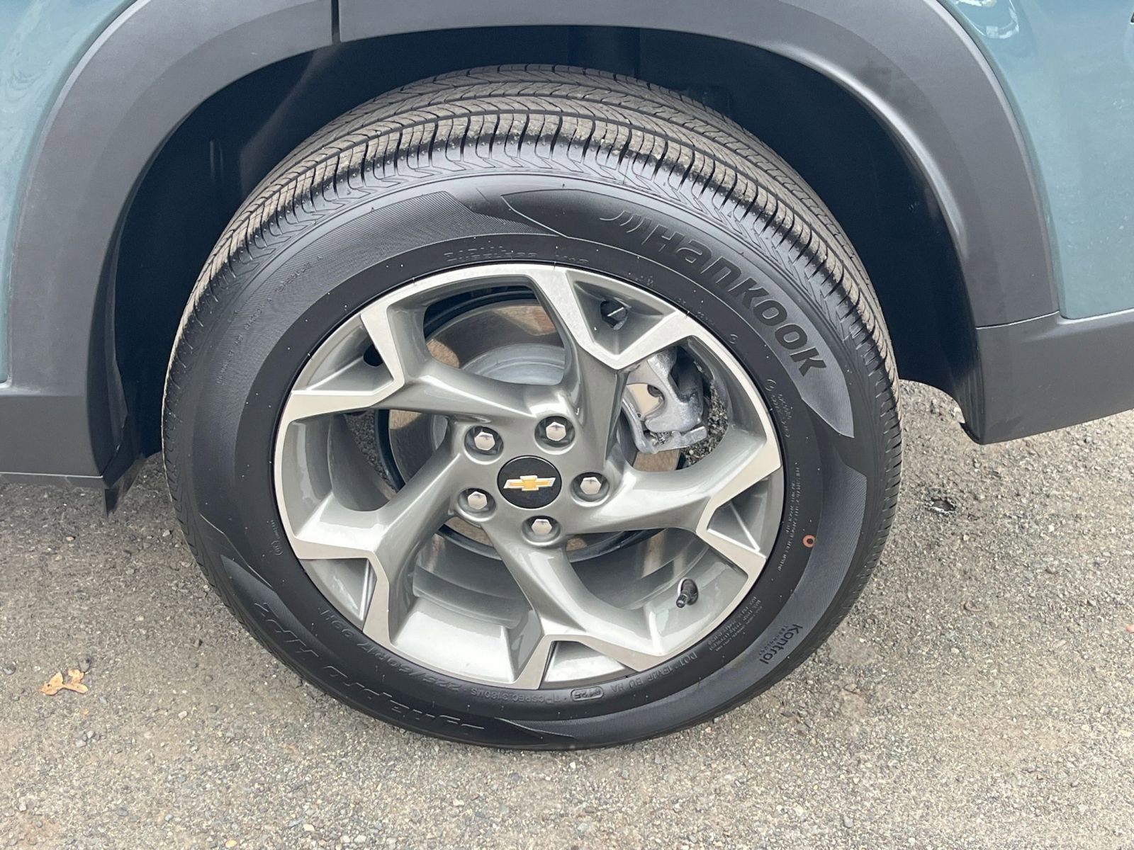 Used 2025 Chevrolet Trax LT image 28