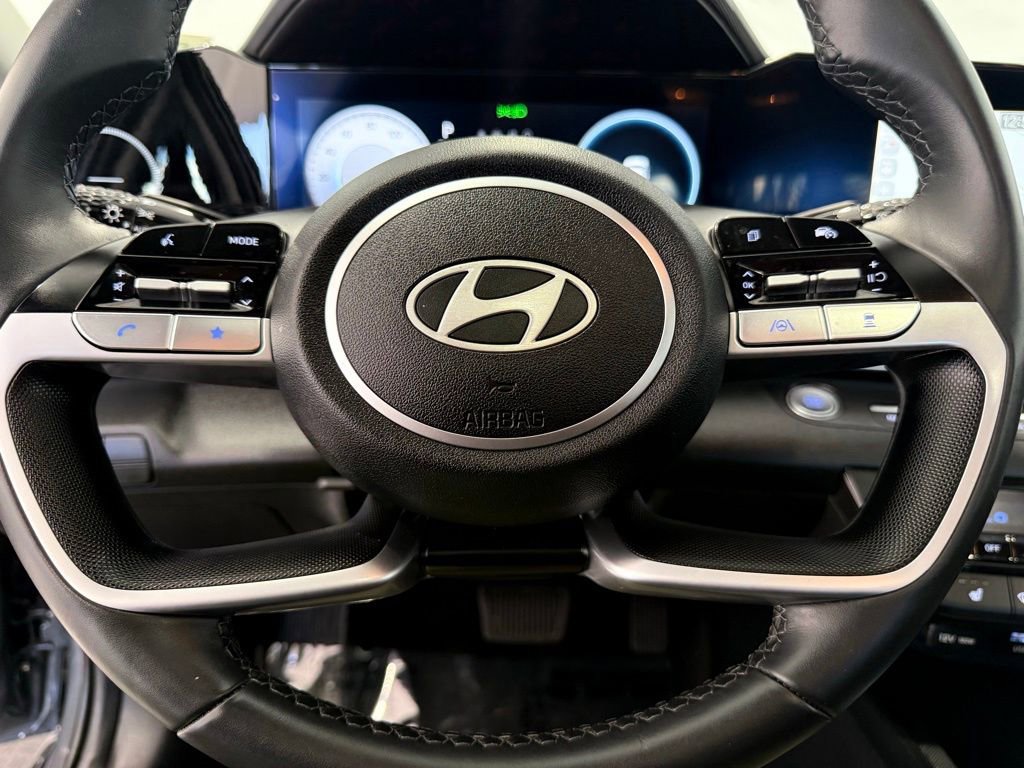 Used 2025 Hyundai Elantra Limited FWD image 40