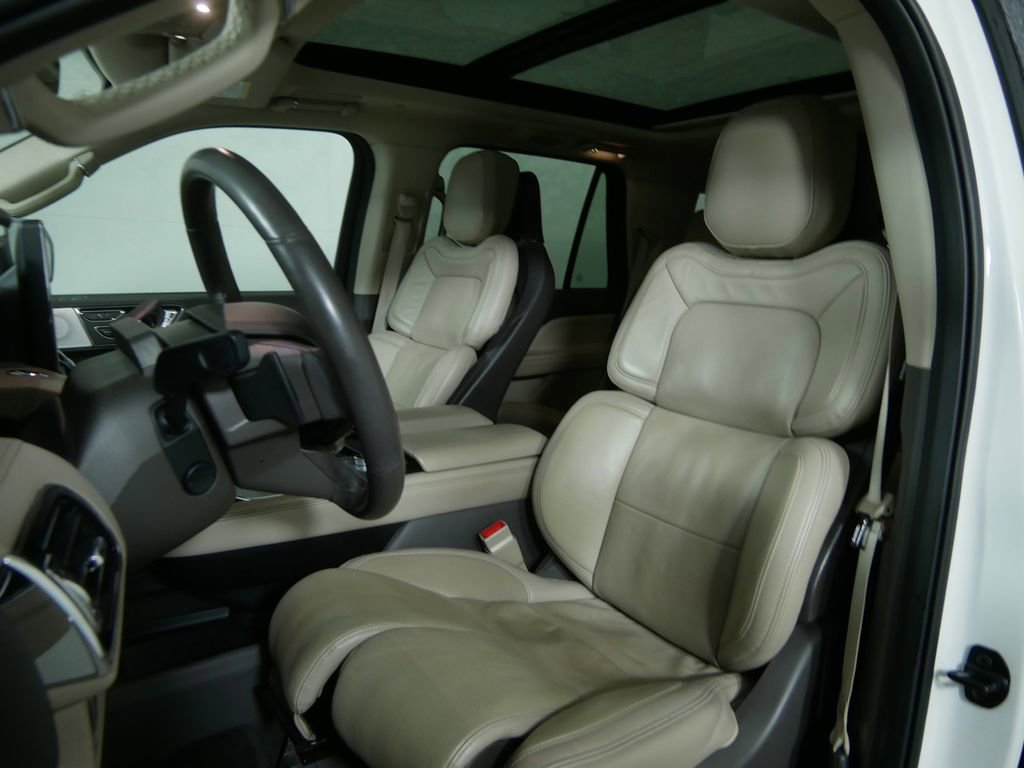 Used 2023 Lincoln Navigator Reserve image 9