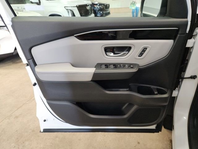 Certified 2025 Honda Pilot Touring image 23