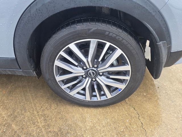 Used 2023 Nissan Kicks SV image 11