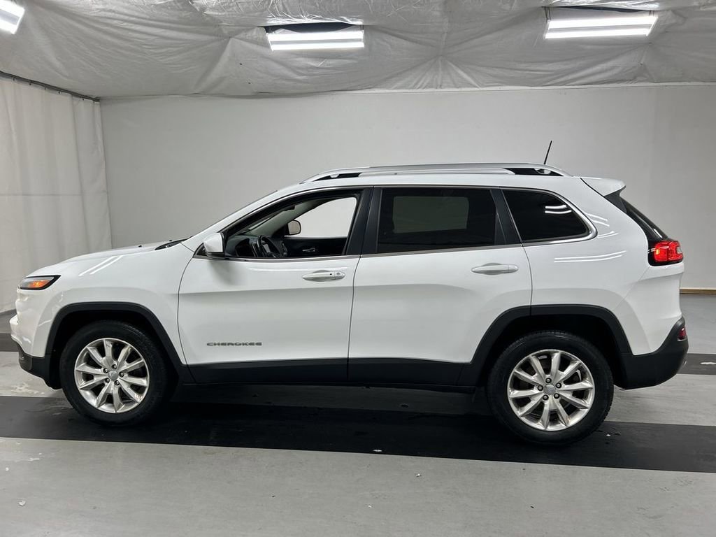 Used 2016 Jeep Cherokee Limited AWD/4WD image 6
