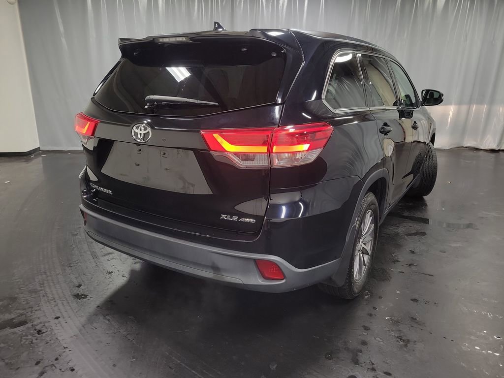 Used 2019 Toyota Highlander XLE AWD/4WD image 8