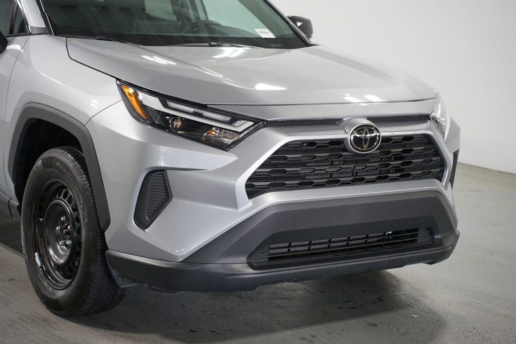 Certified 2025 Toyota RAV4 LE AWD/4WD image 4